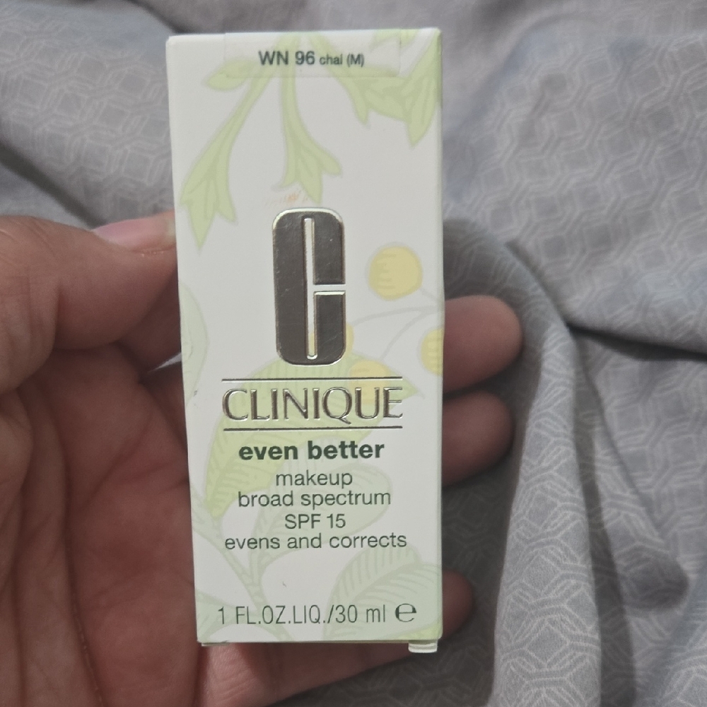 Clinique Even Better Makeup SPF 15 - White and Green Packaging